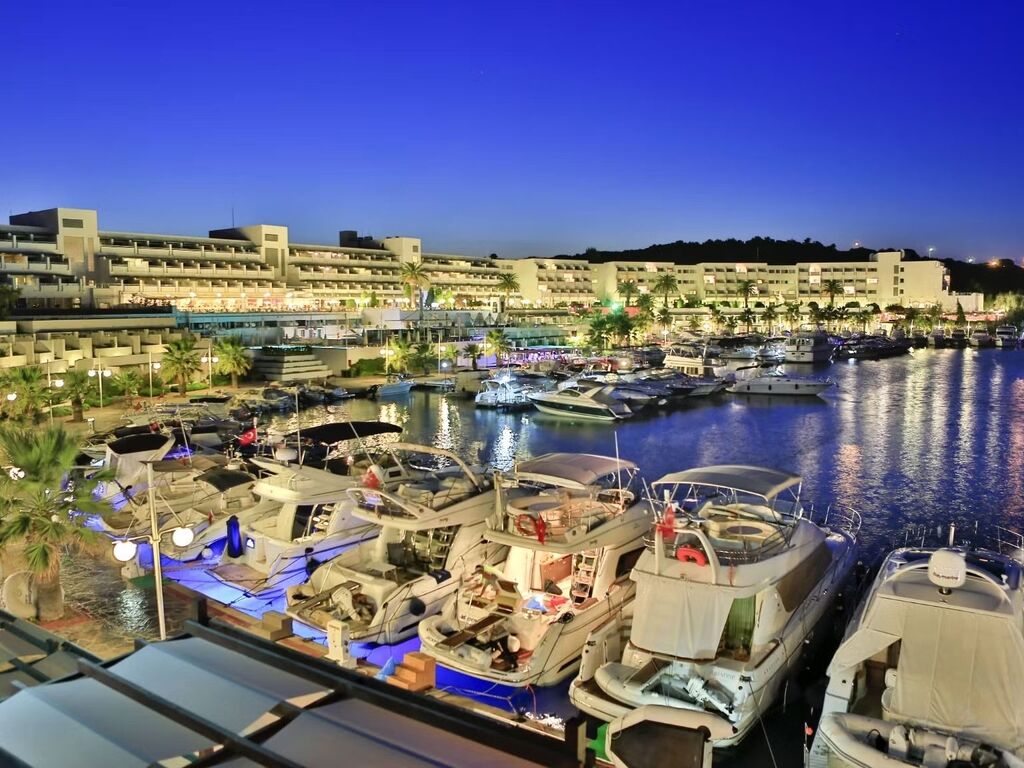 Altın Yunus Hotel & Spa Çeşme