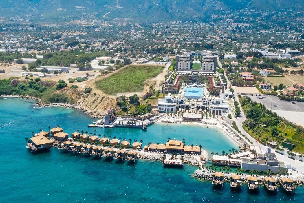 Cratos Premium Hotel & Casino