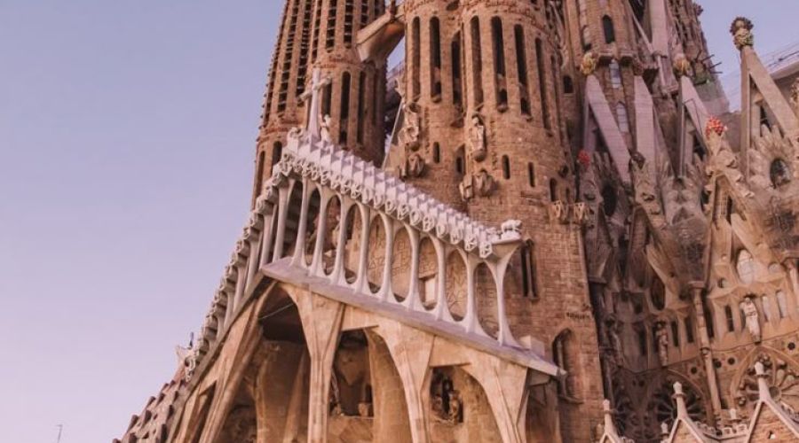 MADRİD & VALENCIA & BARCELONA AJet Hava Yolları Özel Seferi ile 4 Gece